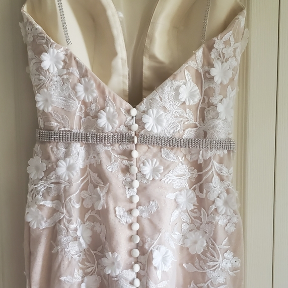 Stunning custom champagne & ivory gown with lace - Picture 8 of 16